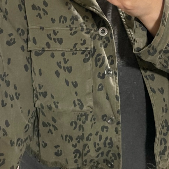 Bella Dahl army green leopard print jacket! - Picture 2 of 6